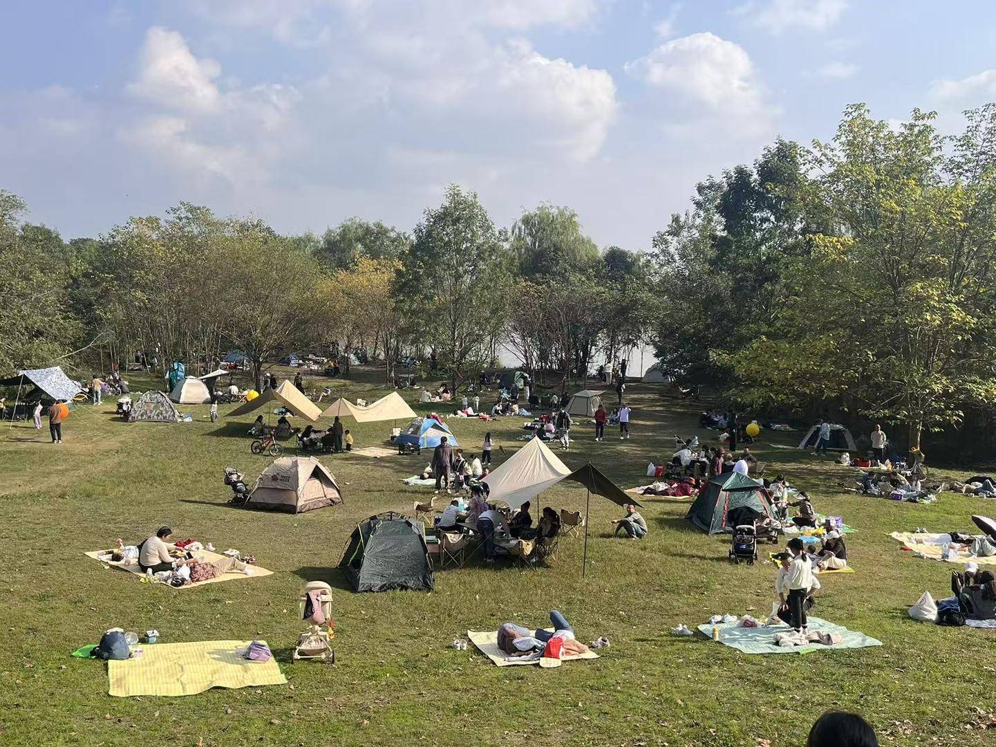 新、围炉煮茶走俏成都户外又“忙”起来了新葡京网上赌场冬季露营升温！取暖装备上(图4)