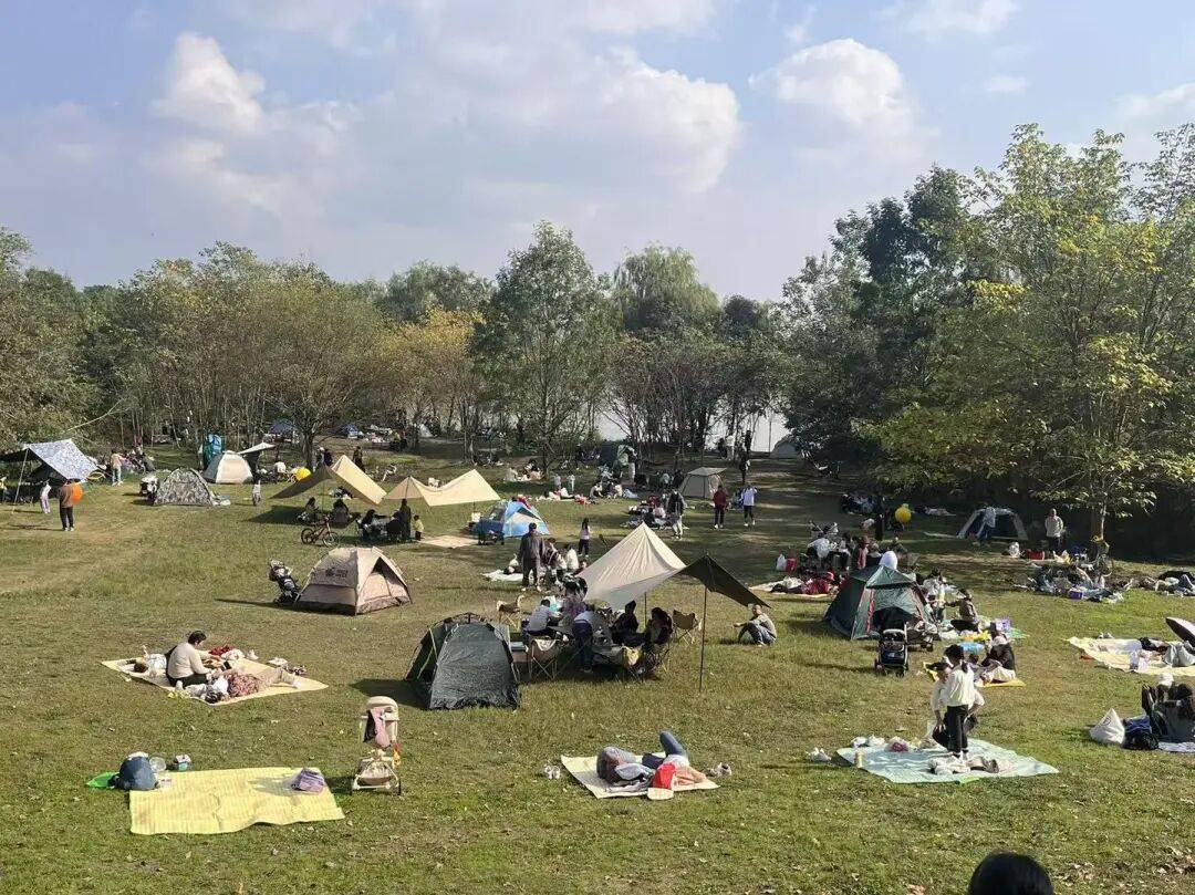 -30%!成都户外又“忙”起来了新葡京网上赌场客流预计增长20%(图4) -30%!成都户外又“忙”起来了新葡京网上赌场客流预计增长20%(图4)